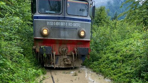 Traficul feroviar de pe raza Sucursalelor Regionale CF Iaşi, Craiova şi Galaţi este în continuare afectat în urma inundațiilor