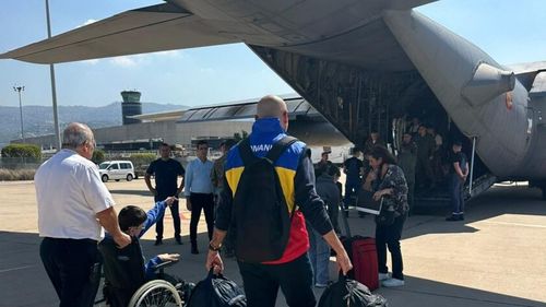 MApN: Alţi cetăţeni români şi membri de familie vor fi repatriaţi din Liban