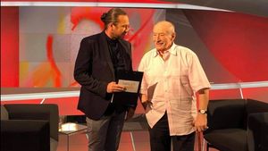 Actorul Victor Rebengiuc, despre Revoluţie: „A fost o mare păcăleală”. Despre Ion Iliescu: „Când l-am văzut zâmbind cu gura până la urechi, nu mi-a mai plăcut”