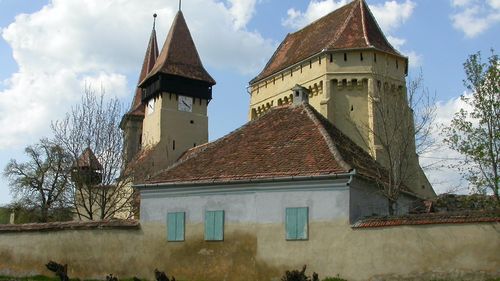 Propunere de week-end: 10 legende și 10 biserici fortificate din Sibiu. De la apostolii Luca și Pavel și până la turcii dezgustați de slănina de porc a sătenilor din Cârța