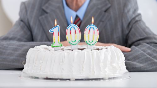 Nu e vorba numai de o alimentație sănătoasă. Aceste patru lucruri vă vor maximiza șansele de a ajunge să trăiți 100 de ani – expert în longevitate