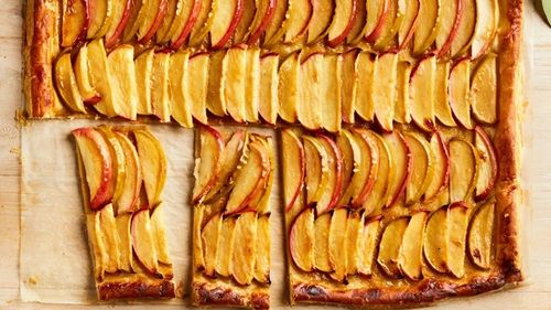 Tartă cu mere din trei ingrediente / A devenit celebră pe rețelele sociale după ce a prezentat-o Ree Drummond