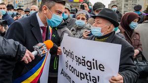 Mihai Chirica, primarul Iașului, și alți șefi din primărie - trimiși în judecată de DNA pentru că au permis construirea unui bloc mai înalt decât permite legea