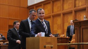 Modificările legislative dorite de PNL și USR, puse de PSD pe ordinea de zi a Camerei Deputaților de miercuri: Abrogarea recursului compensatoriu, eliminarea pensiilor speciale și a supraaccizei la combustibili