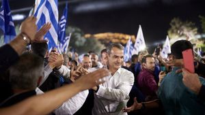 Kyriakos Mitsotakis a fost testat pozitiv la Covid-19: "Îmbrățișările și sărutările din perioada preelectorală sunt întotdeauna plăcute, dar uneori au un preț"