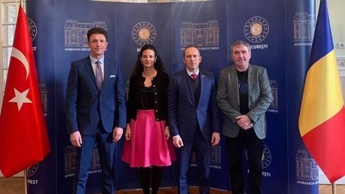 Farul Constanţa, donaţie de 50.000 de euro pentru victimele cutremurului din Turcia/ Hagi şi Popescu, foști jucători la Galatasaray, au fost la ambasada Turciei