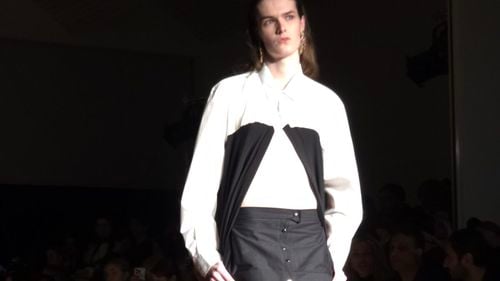 Scăderea vânzărilor în moda de lux determină schimbări de designeri la casele Gucci, Chanel şi Dior