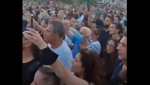 Fermierii greci blochează autostrăzi şi treceri de frontieră și cer plata subvenţiilor şi preţuri corecte