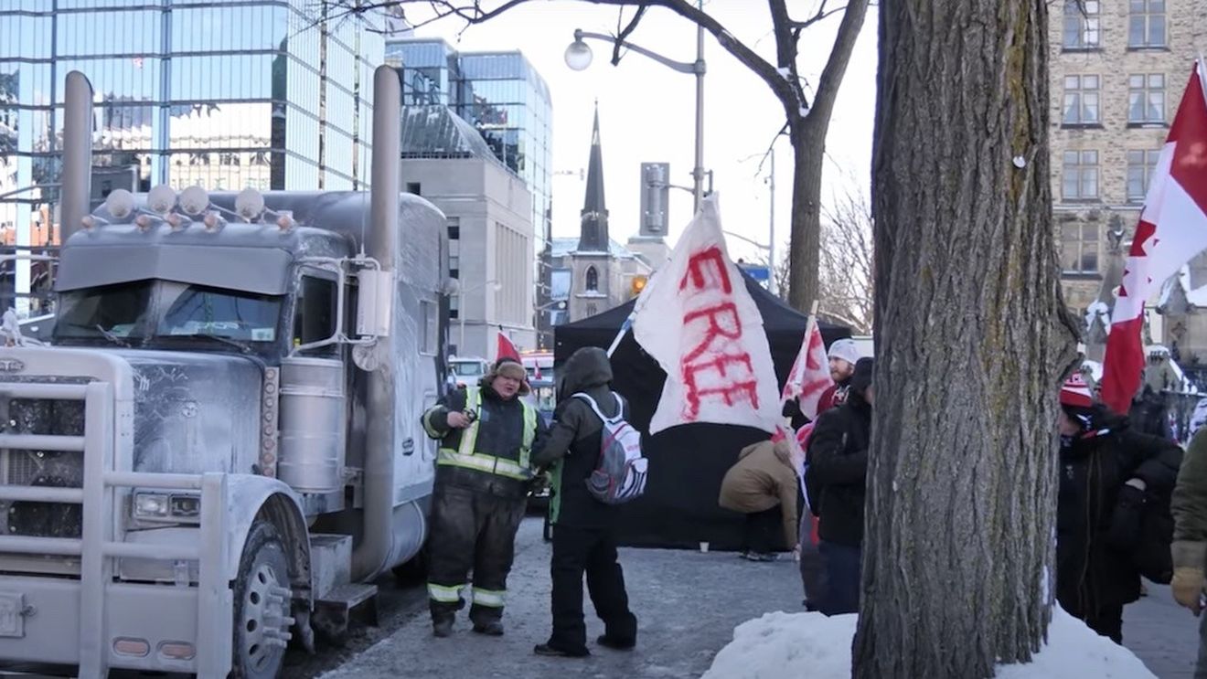 Canada: Poliţia a confiscat arme şi a arestat 11 persoane pentru blocarea frontierei