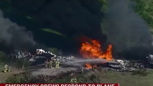 VIDEO Un avion care transporta 21 de persoane s-a prăbuşit la decolare în apropiere de Houston / Pasagerii au reușit să se salveze