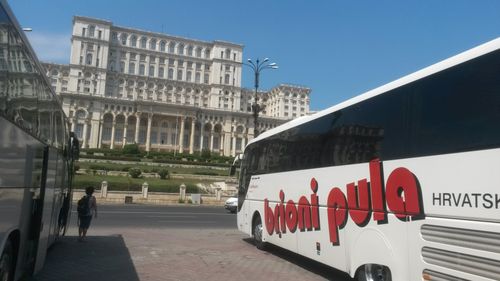 Cum a devenit edificiul faraonic Palatul Parlamentului obiect de admirație pentru nostalgici și tineri neinformați