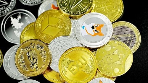 Donald Trump anunţă crearea unei Rezerve Strategice de Criptomonede a SUA, incluzând Bitcoin, Solana, XRP şi altele / Trump vorbește despre SUA, ”capitala cripto a lumii”