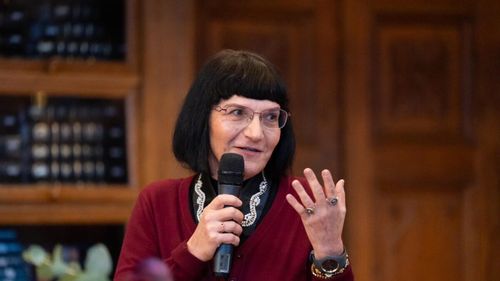 Scriitoarea Ioana Pârvulescu: Literatura îi modelează pe copii, le formează calitățile de mici, le deschide gustul pentru lume / Cărțile de literatură română te ancorează în spațiu, să nu fii ca o frunză în vânt
