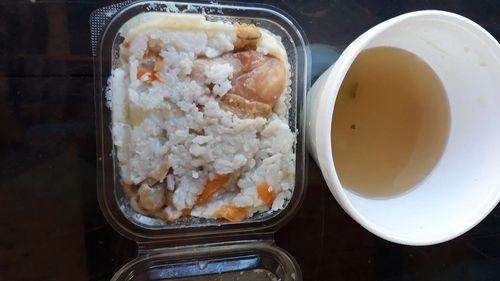 Spitalul Județean Craiova și-a făcut departament de dietetică în urma reclamațiilor că mâncarea servită copiilor, la pediatrie, e ”neconformă” / DSVSA a amendat firma de catering