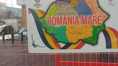 Primarul Mihai Chirica, acuzat de revizionism după ce harta României Mari a fost afişată pe gardul unui parc de joacă pentru copii