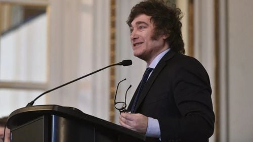 Președintele Argentinei vrea să interzică prin decret tratamentele şi chirurgia tranziţiei de gen în cazul minorilor, schimbarea sexului printr-o simplă declaraţie şi invocarea unei schimbări de sex de către deţinuţi pentru a cere transferul în altă închisoare