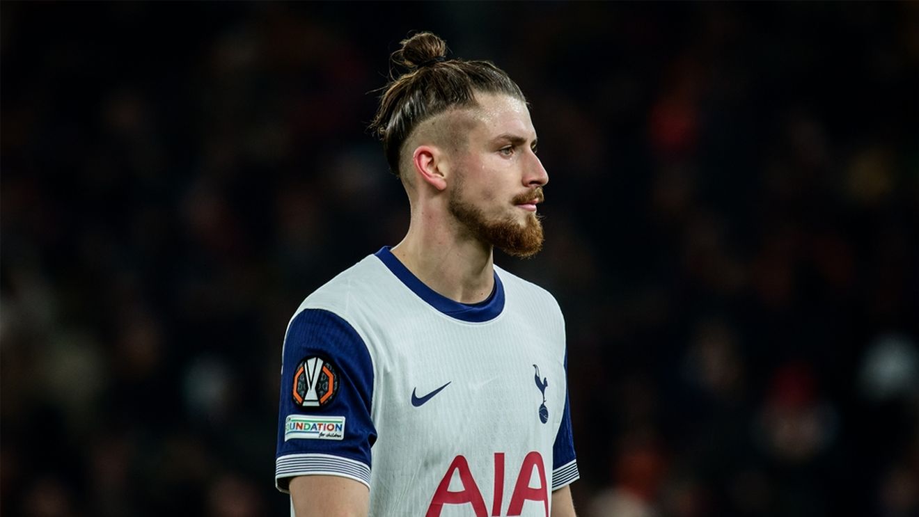Radu Drăgușin, inclus în lotul lui Tottenham Hotspurs pentru fazele eliminatorii din Liga Campionilor