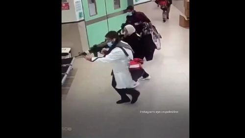 VIDEO Trupe israeliene sub acoperire, îmbrăcate în personal medical, s-au infiltrat într-un spital din Cisiordania și au ucis trei teroriști