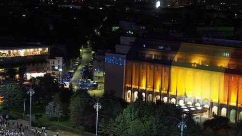 FOTO Trollingul suprem la mitingul PSD: Mesajul #Rezist, proiectat cu laser pe Guvern în timpul discursului lui Liviu Dragnea