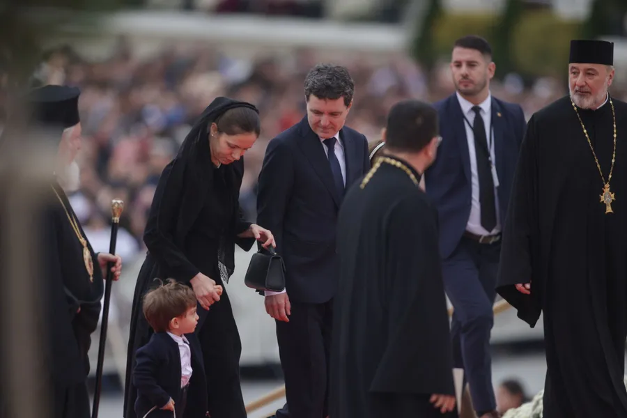 sfintire catedrala mantuirii neamului sfantul andrei patriarhul daniel nicusor dan mirabela gradinaru