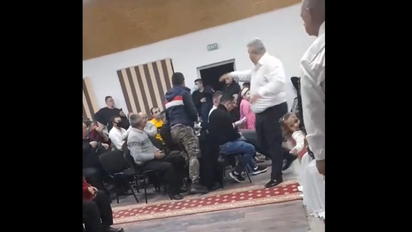 Botez cu 60 de invitați fără măști de protecție, întrerupt de polițiștii din Alba. Pastorul, amendat cu 5.000 de lei
