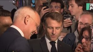 Franța riscă să încheie anul fără buget, după ce Edouard Philippe - fostul aliat al lui Macron - și-a retras sprijinul