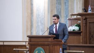 Claudiu Târziu, copreședinte AUR: Mă gândesc serios să onorez invitația  liderului UDMR din Senat pentru a încheia o alianță în vederea apărării drepturilor maghiarilor și românilor din Ucraina / Lóránd Turos a infirmat ferm că UDMR ar fi făcut o ofertă  AUR