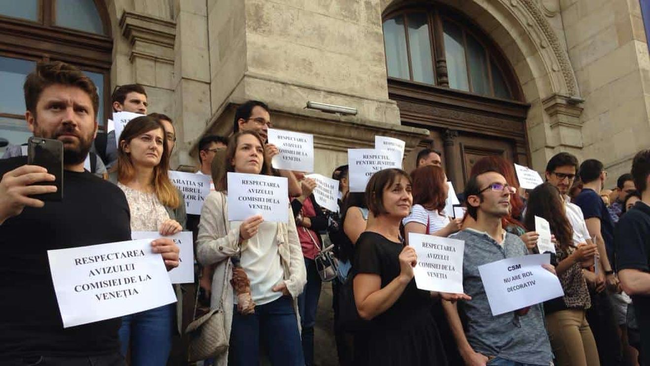 Magistrații anunță că vor protesta vineri în fața Palatului de Justiție din București împotriva OUG-ului de modificare a legilor justiției / Dănileț: De săptămâna viitoare, judecătorii și procurorii își vor suspenda activitatea