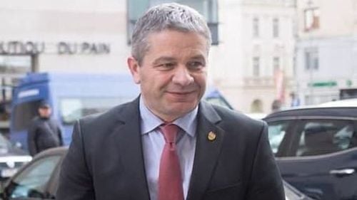 OFICIAL: DNA cere Senatului ridicarea imunității fostului ministru al Sănătății, Florian Bodog (PSD). El e acuzat că și-a angajat fictiv o consilieră
