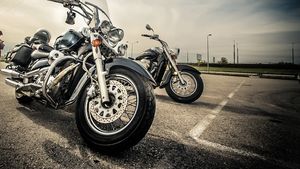 Doi minori, răniţi grav, la Suceava, după ce au intrat în coliziune, pe motociclete