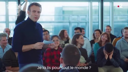 VIDEO ”Ai bani mulți?”, ”Ești de dreapta?”, ”Cum ți se pare Vladimir Putin?” și ”Îţi este dor de Manette?”, printre întrebările primite de Emmanuel Macron de la jurnaliștii cu tulburări din spectrul autist/ Ce a răspuns președintele Franței fiecăruia