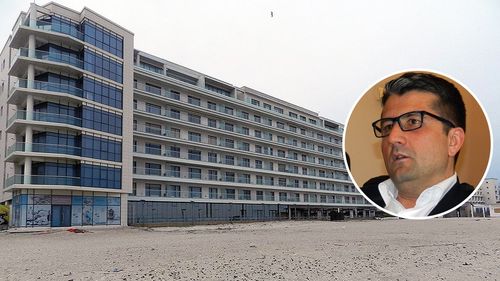Foștii primari Decebal Făgădău și Radu Mazăre, trimiși în judecată de DNA pentru că au reautorizat construirea unui bloc pe plajă, după ce judecătorii anulaseră definitiv autorizația inițială
