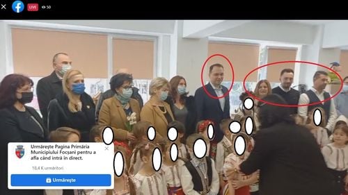 VIDEO Inaugurare ca în comunism a unei grădinițe din Focșani / Copiii au fost aduși de acasă, deși făceau cursuri online din cauza cazurilor de Covid / Oficialii, inclusiv primarul, și-au dat măștile jos pentru poza de grup