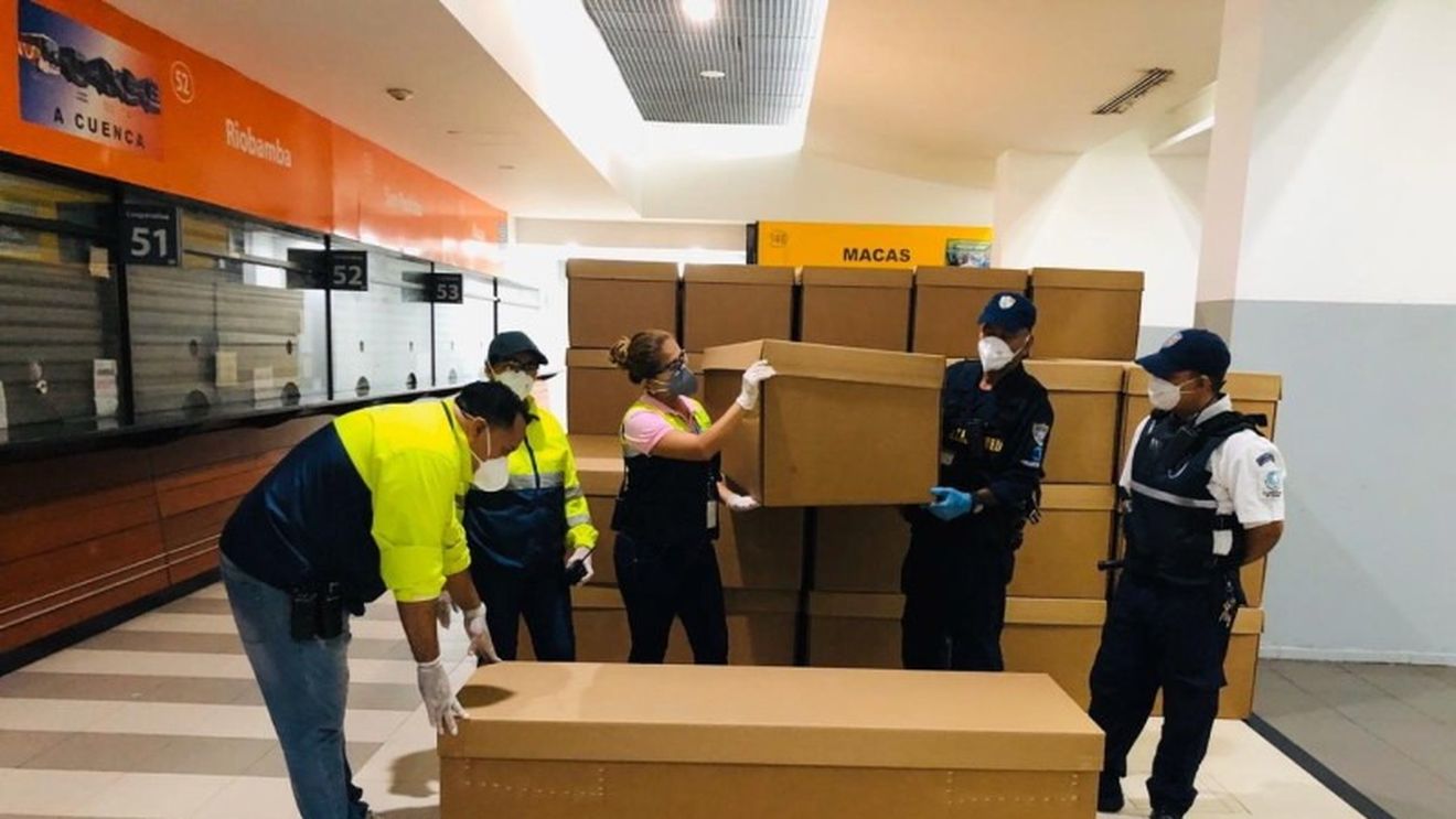 Situație de coșmar în Ecuador: Soldații și polițiștii au ridicat 150 de cadavre din casele din cel mai populat oraș, epicentrul epidemiei de coronavirus din țară