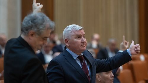 Florin Roman: ”Domnul Câciu mai bine s-ar ocupa de ministerul pe care s-a pus praful de când îl conduce / Să se apuce să-şi caute gradul de absorbţie, cu lupa, dacă altfel nu-l găseşte”