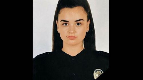 O polițistă din Cernăuți a fost împușcată în cap, în fața unei școli / Voia să aresteze un pedofil / Individul a fost împușcat de forțele speciale ucrainene