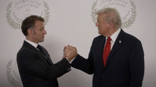 Trump s-a lăudat la Davos că l-a convins pe Macron să crească prețul medicamentelor/ Palatul Elysee: Fake news. De fapt, au rămas stabile, oricine a intrat într-o farmacie franceză știe acest lucru