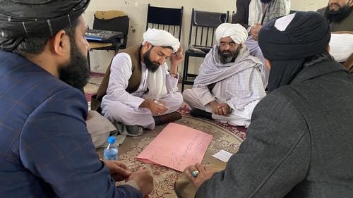 În Helmand, fermierii afgani au de ales între opiu și foamete