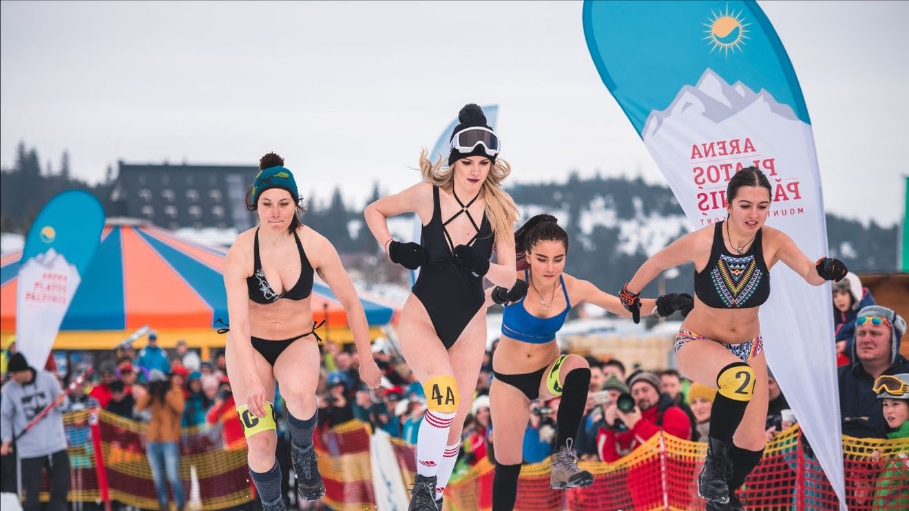 Bikini Race, de Ziua Femeii, la Păltiniș, în Sibiu / Defilare pe catwalk în zăpadă și slalom pe schiuri, în costume de baie