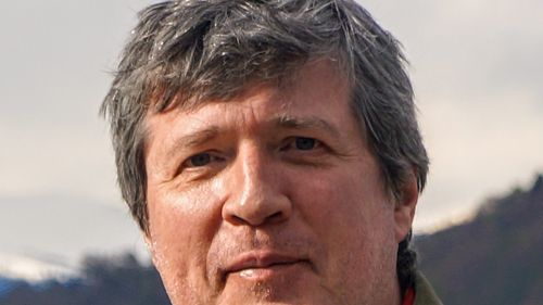 Matematica online. Cum predă digital profesorul Bogdan Enescu, chiar din prima zi în care s-au închis școlile / Plus: cum să folosești cu elevii aplicația Zoom, pas cu pas