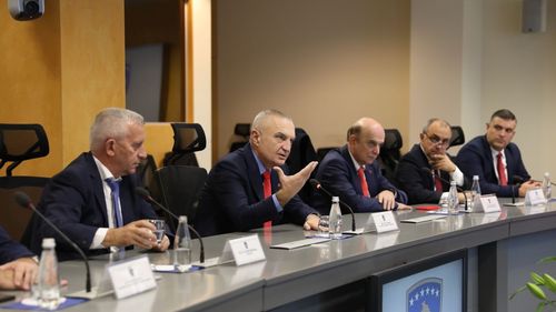 Președintele Albaniei acuză servicii secrete din țară și din străinătate de interceptarea convorbirilor sale telefonice