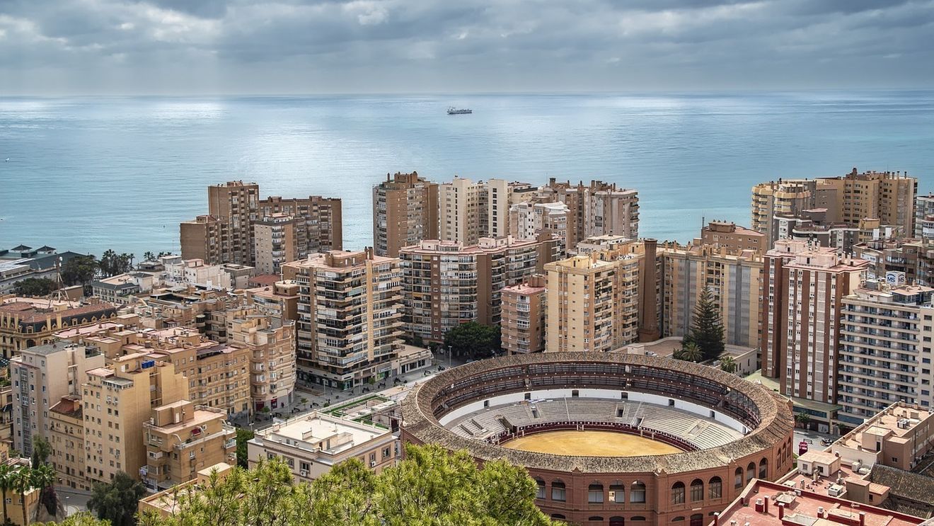 Tinerii din nordul Europei se îngrămădesc în oraşul spaniol Malaga pentru a lucra remote