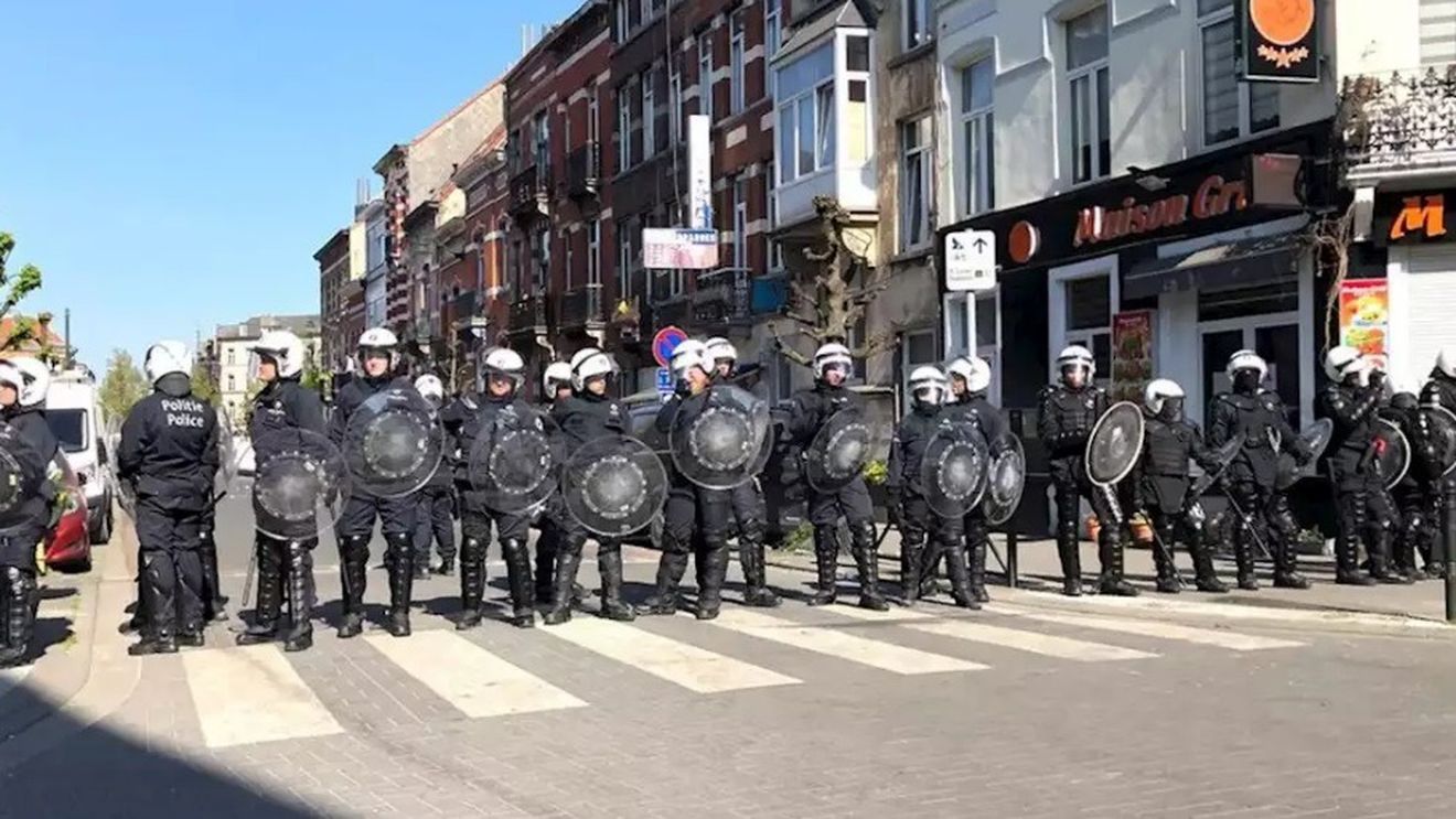 VIDEO Revoltă în cartierul bruxellez Anderlecht după moartea unui tânăr care a fugit de poliție