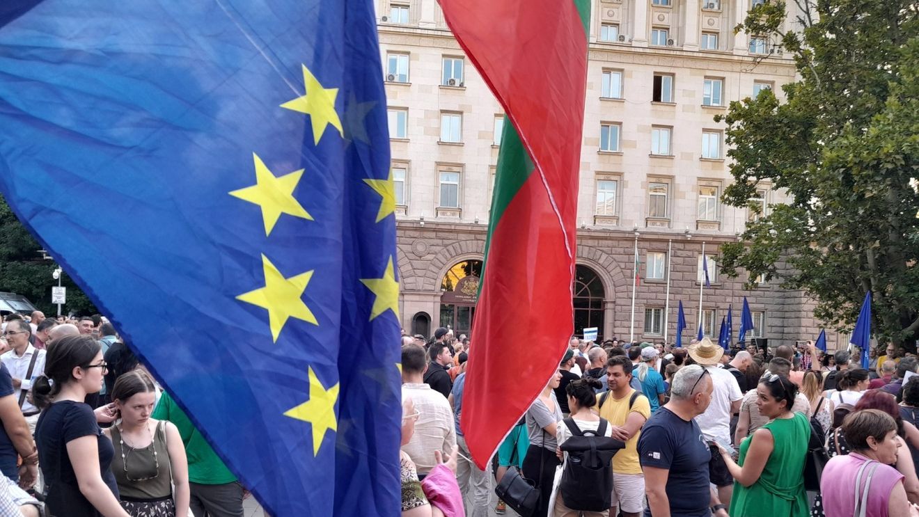 Bulgaria începe o săptămână de proteste sub deviza #GAZwithme împotriva președintelui Rumen Radev și riscul revenirii la dependența de Gazprom