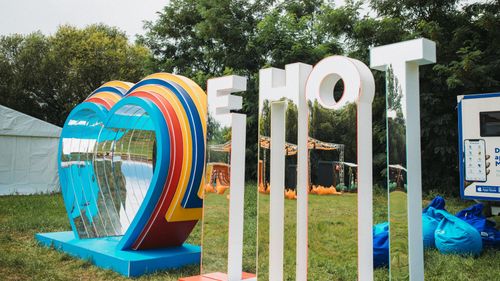 Educație sexuală cu impact în rândul tinerilor români: Campania MedLife „Testat e Hot“, recunoscută internațional ca fiind cea mai bună campanie din Balcani, la SABRE Awards 2025