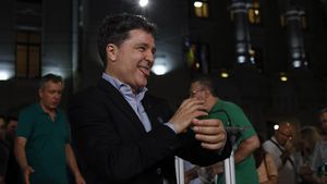 Nicuşor Dan, despre Victor Ponta: Nu poţi să fii anti-sistem fiind fost preşedinte PSD, nici politician pro-occidental, dar să spui că îl votezi pe Călin Georgescu