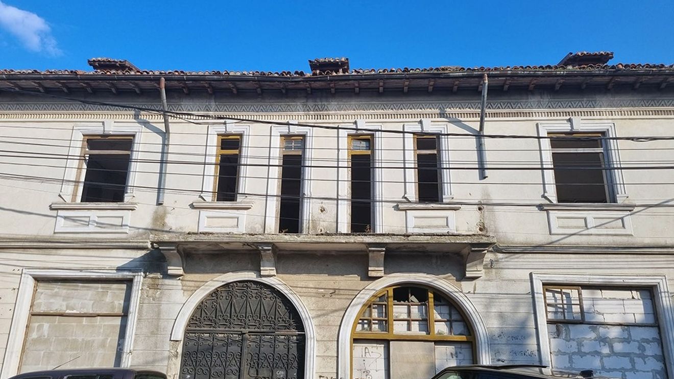 Cum a cumpărat un fost prefect al Constanței, toată viața bugetar, ruina unui han cu 650.000 de euro: ”Vă tot învârtiți în jurul banilor”/ Primăria nu și-a exercitat dreptul de preempțiune, deși anunțase că vrea să pună în valoare monumentul istoric
