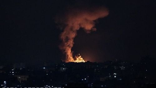 VIDEO Armata israeliană a lansat noi lovituri aeriene în Fâșia Gaza după ce mai multe baloane incendiare de pe acest teritoriu au fost trimise în Israel