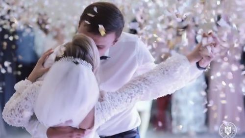 VIDEO Clip ultra-optimist postat de Florin Cîțu cu ridicarea tuturor restricțiilor și revenirea la viața normală. România a vaccinat cu ambele doze 2,6 milioane de cetățeni