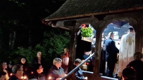VIDEO Slujba de Înviere la o biserică veche de 270 de ani / Hristos a Înviat!